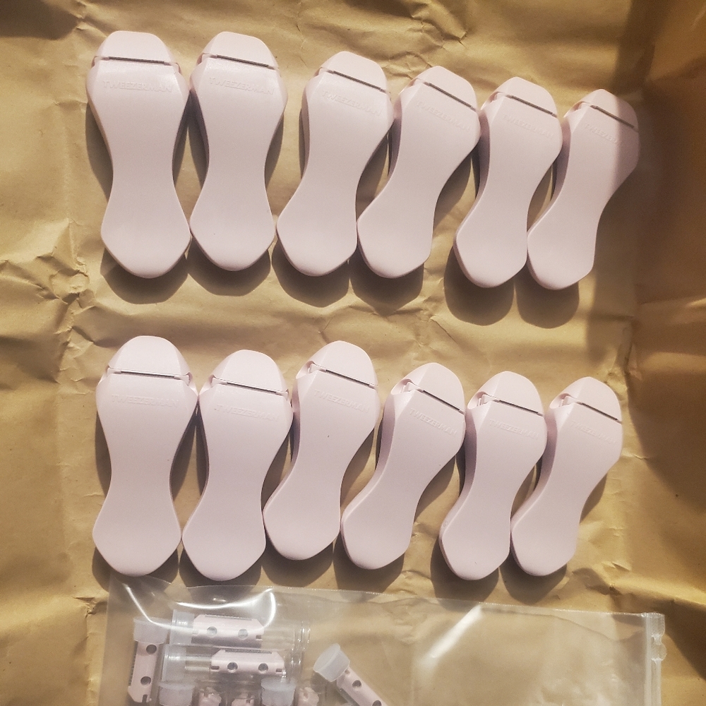 12 Tweezerman Bright Complexion Facial Dermaplaner & 24 blades